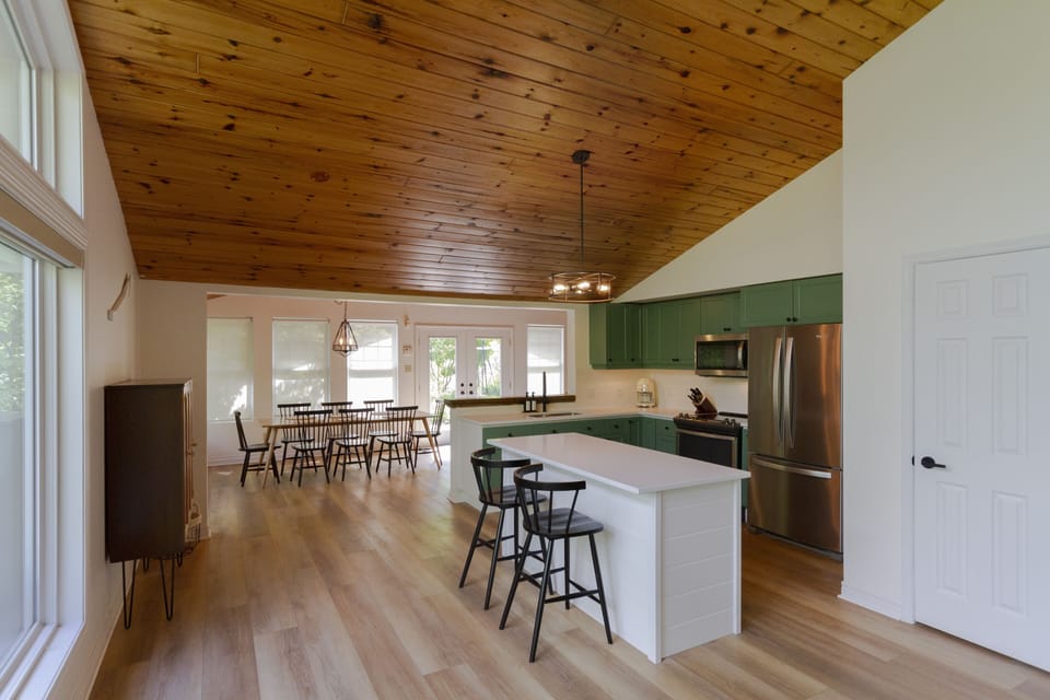 The kitchen & dining room.