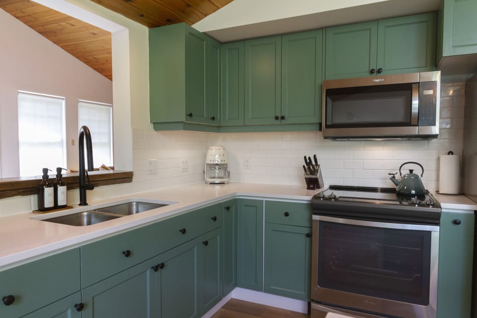 Newly renovated kitchen, with all appliances, cookware & tableware. 
