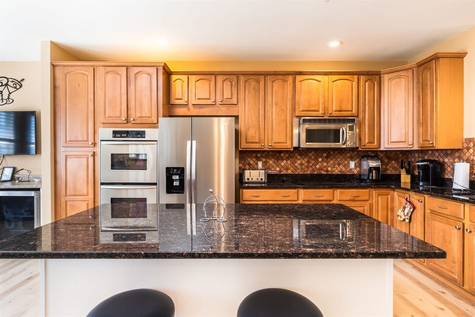 Sunset Island 15 Fountain Drive W Kitchen Area