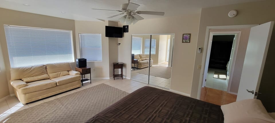 TV, walk in closet, master bedroom