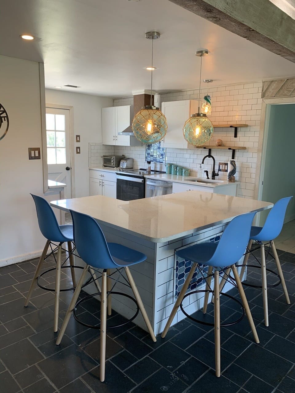 Island/kitchen table seating for 6