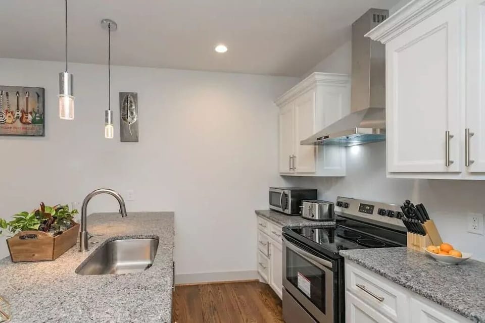 Fully equipped kitchen, ready for a feast to be whipped up!