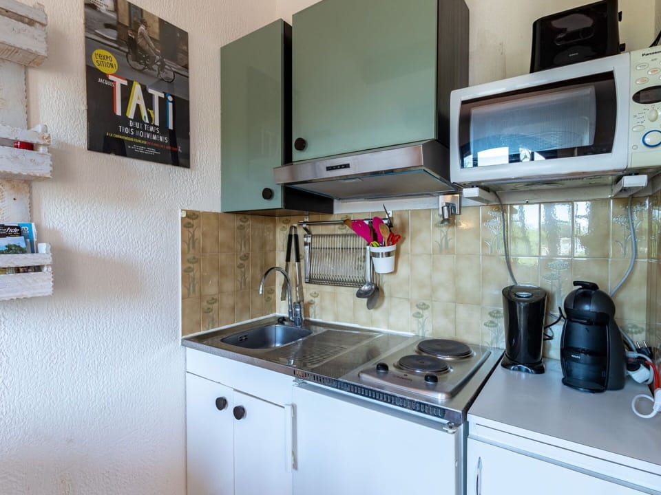 Countertop, Cabinetry, Property, Kitchen Sink, Kitchen Stove, Kitchen, Kitchen Appliance, Home Appliance, Gas Stove, Stove
