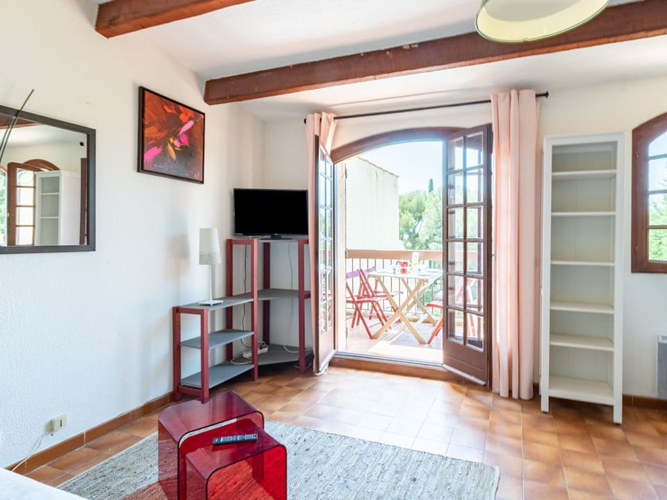 Property, Window, Furniture, Wood, Picture Frame, Interior Design, Lighting, Flooring, Architecture