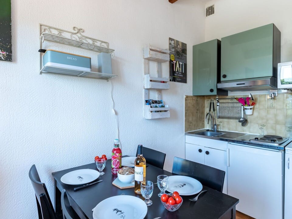 Furniture, Cabinetry, Kitchen Sink, Tap, Table, Countertop, Sink, Blue, Picture Frame, Kitchen