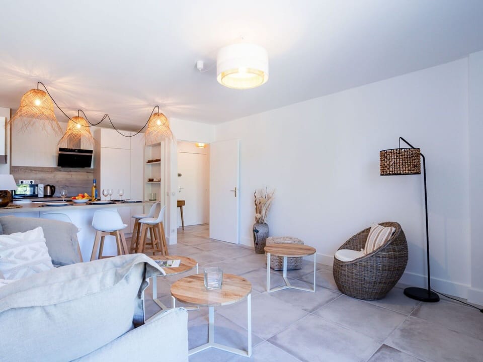 Table, Furniture, Property, Building, Couch, Azure, Picture Frame, Wood, Comfort, Interior Design