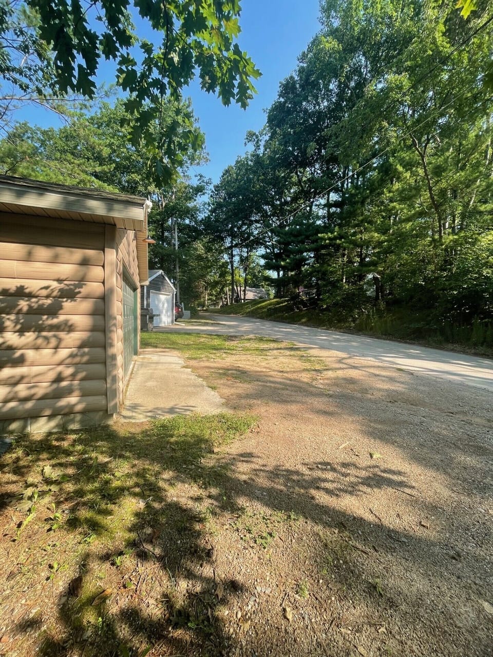 Garage/Parking Area