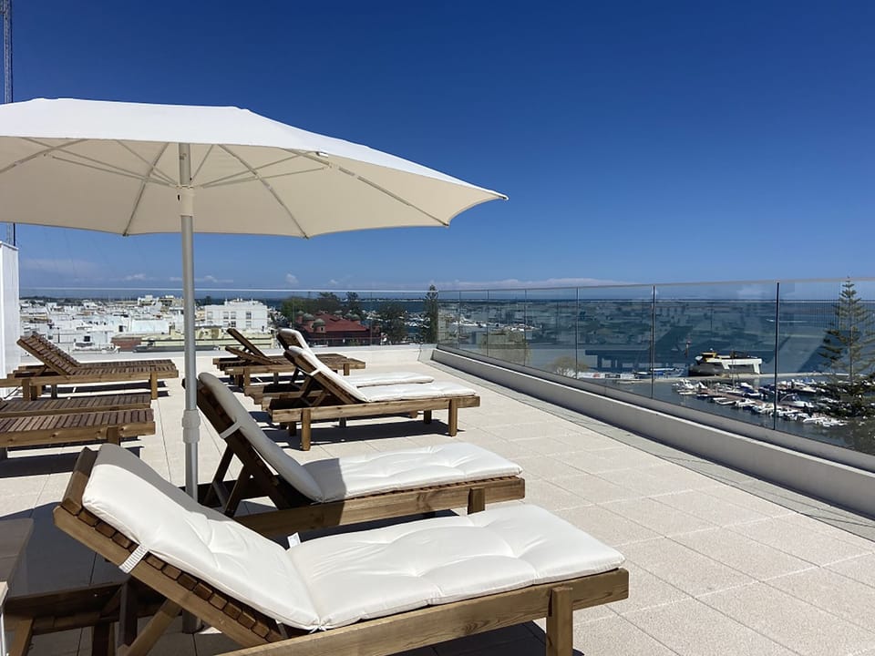 Rooftop terrace and pool (available only to guests)