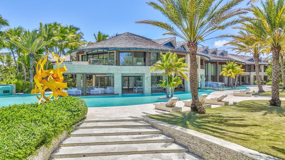 Blue Oasis - Beachfront with breathtaking views (4649)