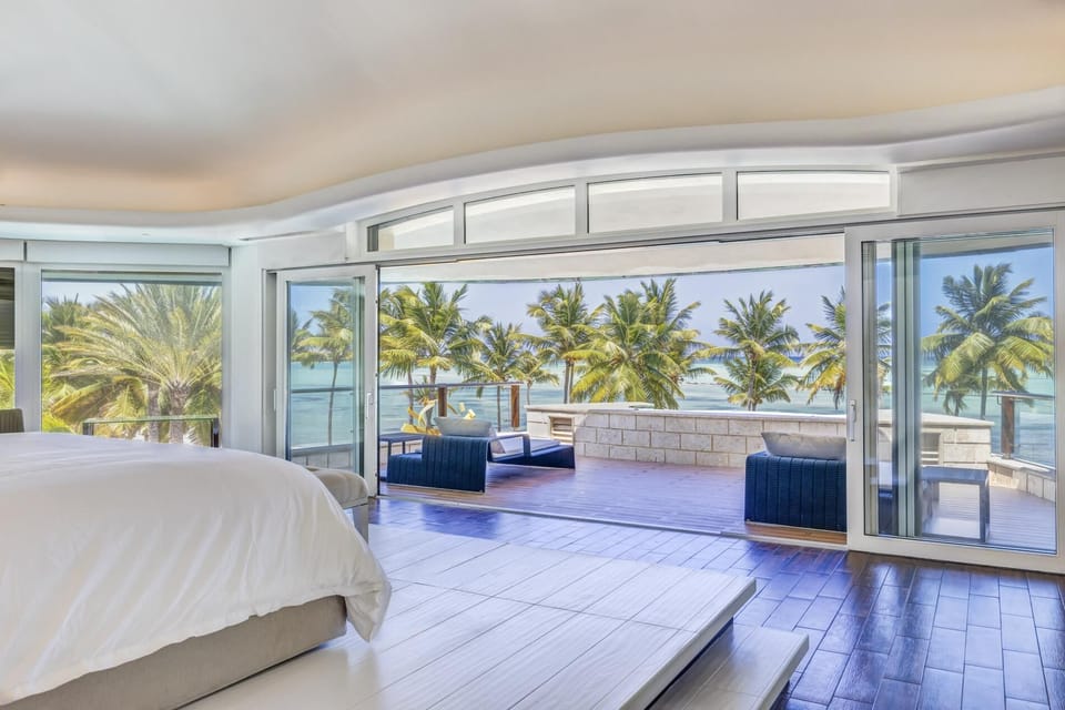 Blue Oasis - Beachfront with breathtaking views (4638)