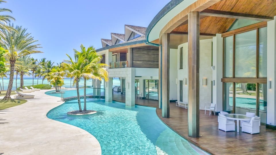 Blue Oasis - Beachfront with breathtaking views (4631)