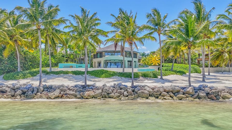 Blue Oasis - Beachfront with breathtaking views (4632)