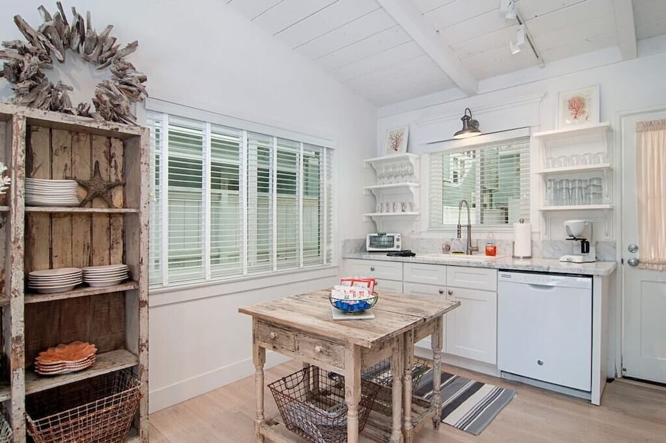 Kitchen with island