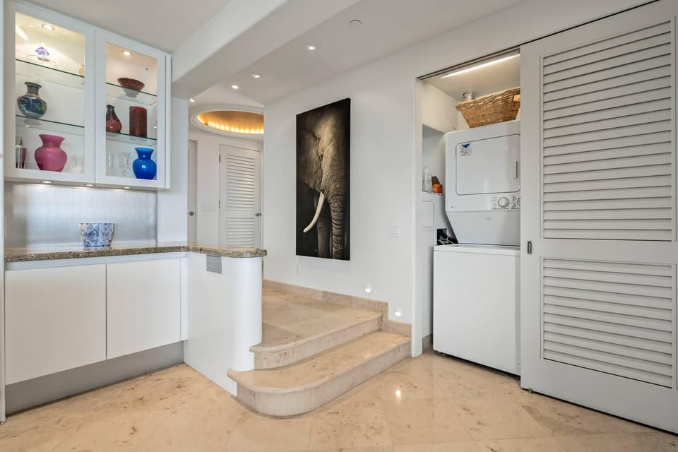 Entrance from the living and kitchen area