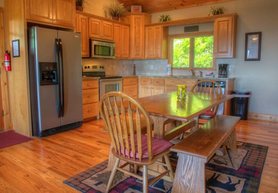 Stainless appliances and everything you need for a gourmet meal