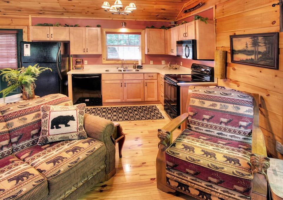 Fully furnished kitchen - refrigerator w/ice maker and dishwasher