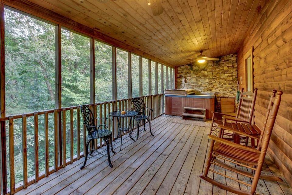Screened in Porch with Seating