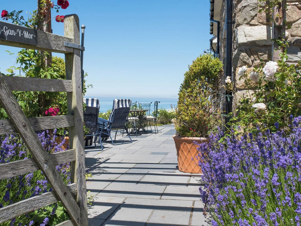 Outdoor area | Ty Gan y Mor - Morfa Nefyn Holiday Cottages, Nefyn, Llyn Peninsula