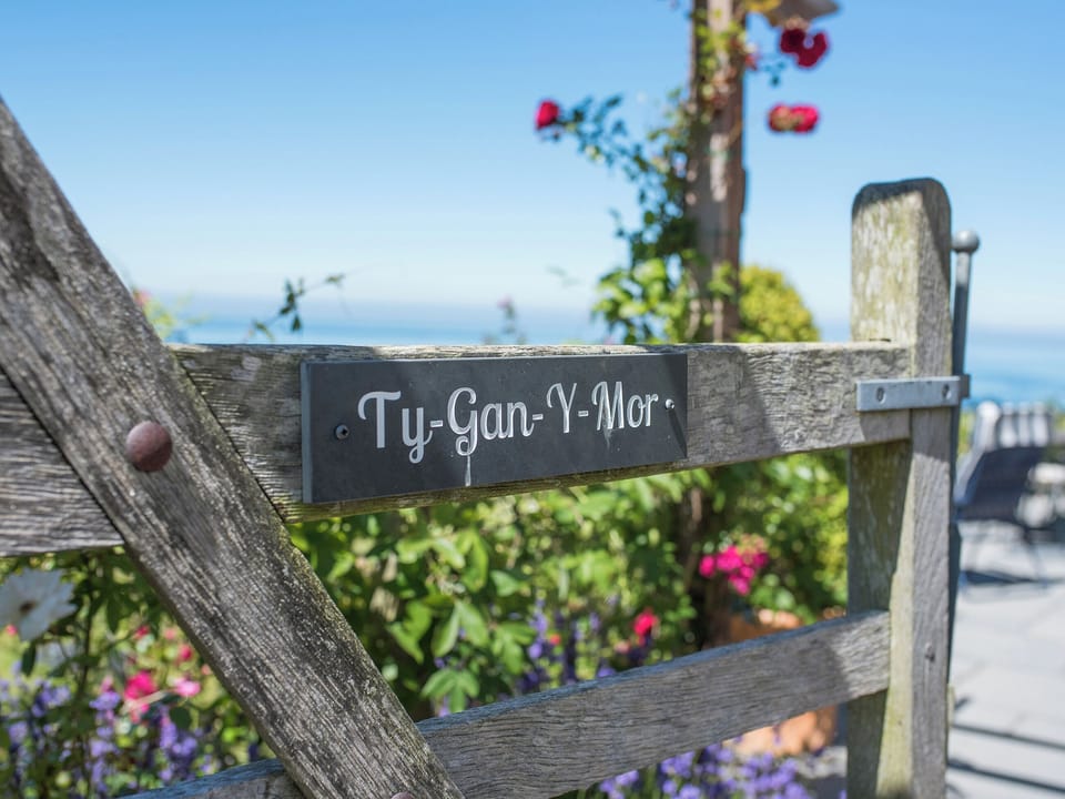 Outdoor area | Ty Gan y Mor - Morfa Nefyn Holiday Cottages, Nefyn, Llyn Peninsula