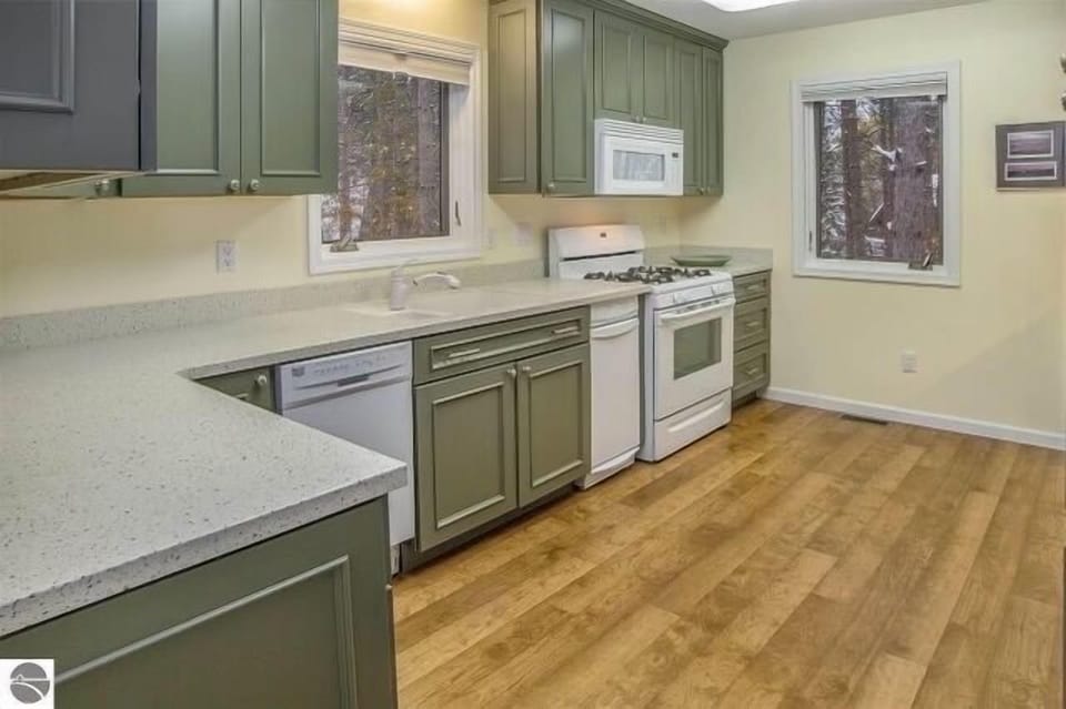 Master suite kitchen and laundry 