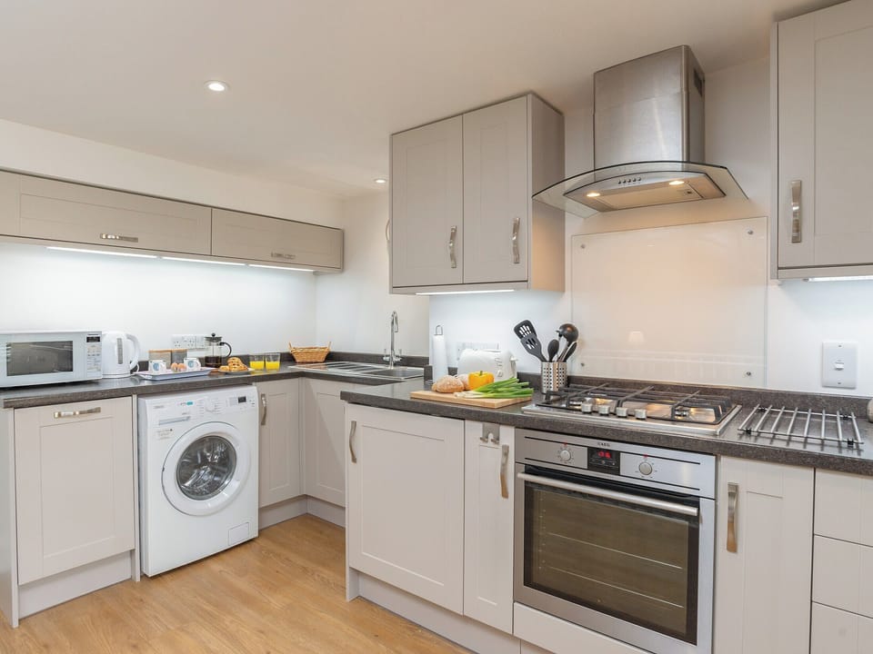 Stylish fitted kitchen | Dayan Cottage, Fowey