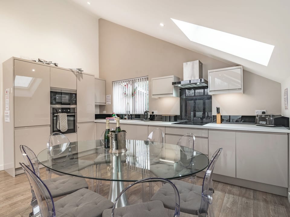Kitchen/diner | Waterside Lodge Fifteen - Ashgrove Country Park, Elland