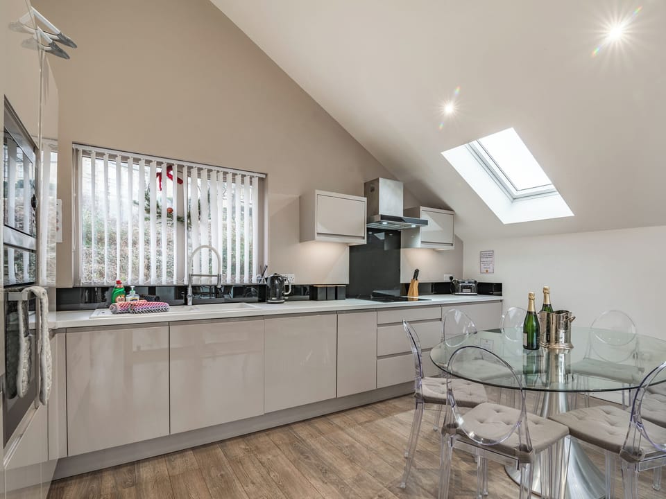 Kitchen/diner | Waterside Lodge Fifteen - Ashgrove Country Park, Elland
