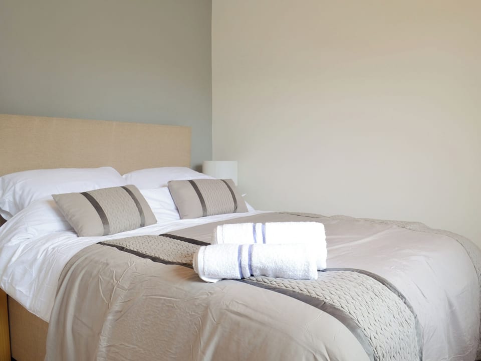 Double bedroom | Ash Lodge - Broad View Farm, Blacknest, near Alton