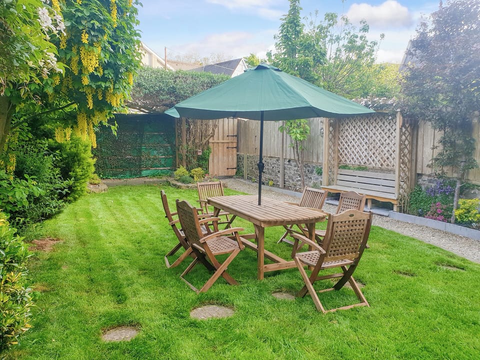 Peaceful garden | Awel-Y-Mor, Aberaeron