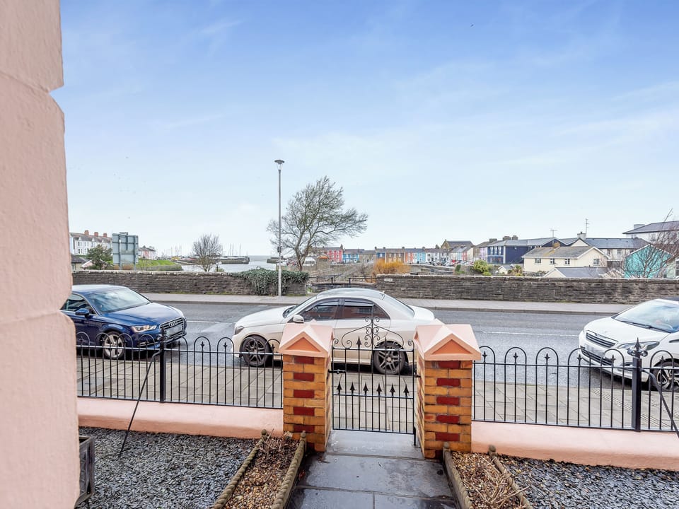 Outdoor area | Awel-Y-Mor, Aberaeron