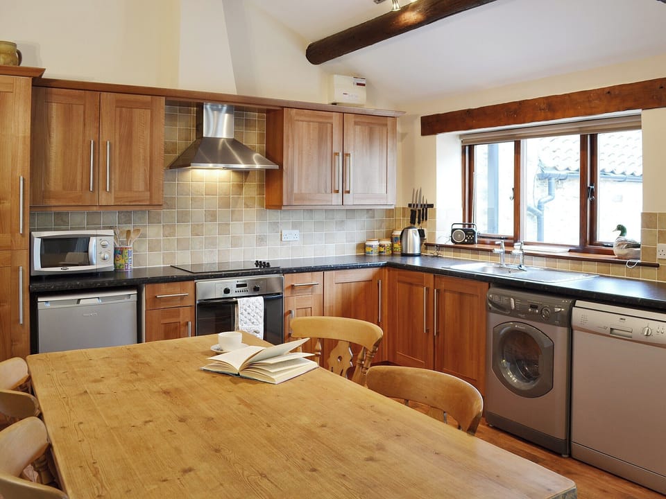 Open plan living/dining room/kitchen | Elm Tree Cottage, Kirkbymoorside
