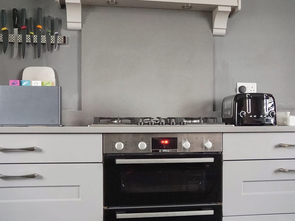 Kitchen area | Ty&rsquo;r Ysgol, Pwllheli