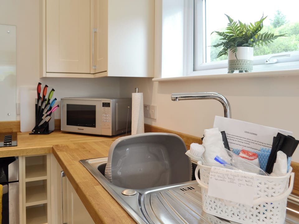 Kitchen | Boatman&rsquo;s Cottage at Inverinan Mor, Inverinan