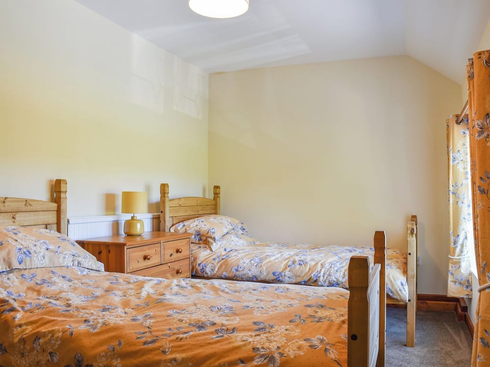 Twin bedroom | Hengegin - Hengenin Holidays, Llandyfan, Ammanford