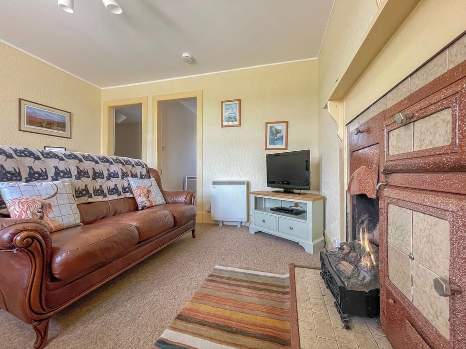 Living room | Rowan Cottage - Easter Dalziel Farm Cottages, Dalcross