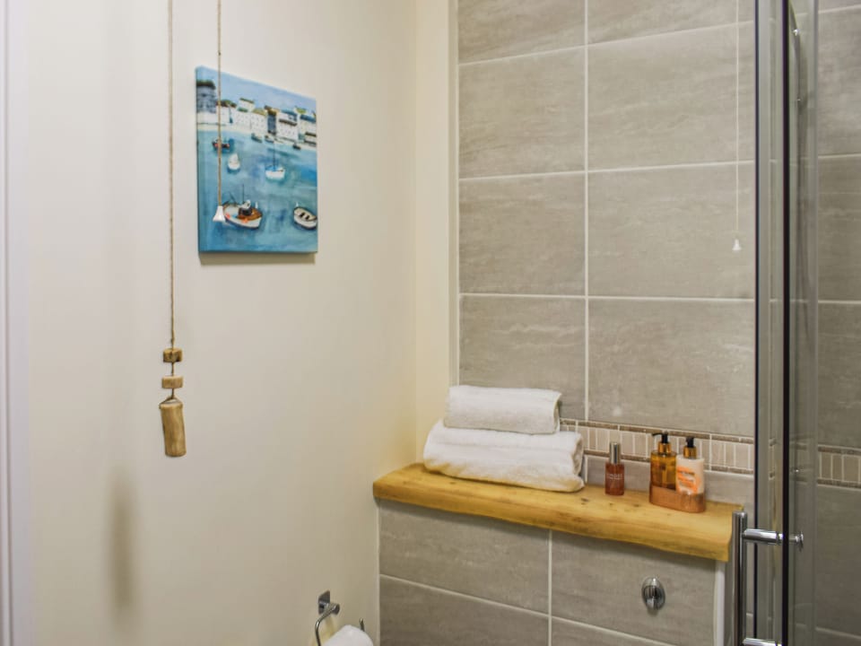Shower room | Honeysuckle Cottage, Helston, near Helston and the Lizard Peninsula