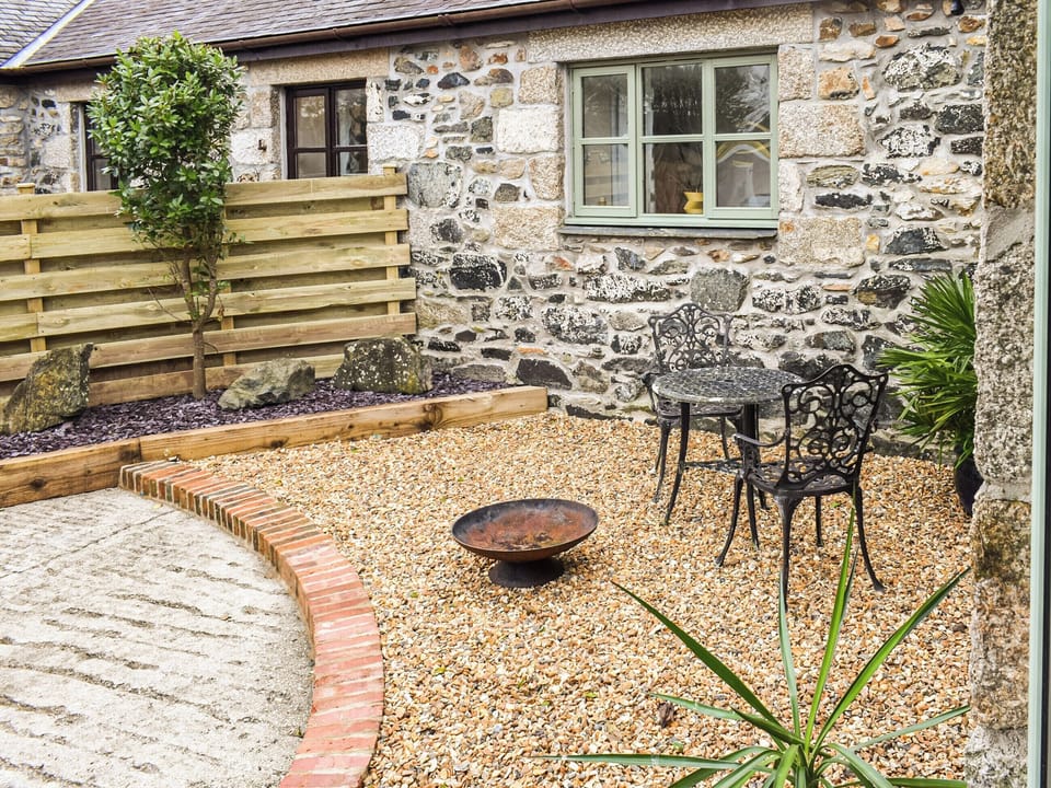 Garden and grounds | Honeysuckle Cottage, Helston, near Helston and the Lizard Peninsula