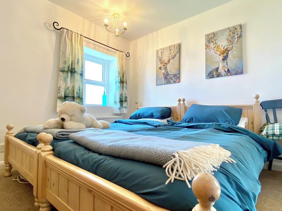 Twin bedroom | Church View Cottage, Fearby near Masham