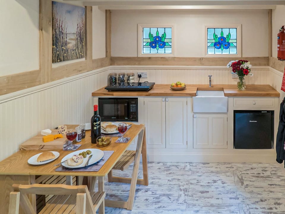 Kitchen area | Jacob&rsquo;s Folly - Rosslyn Glamping, Melton Constable
