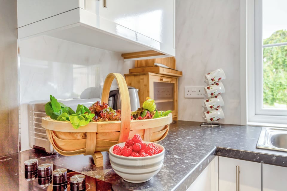 Kitchen | The Garden Flat Ardullie - Ardullie Holidays, Dingwall