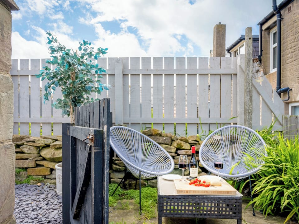 Outdoor eating area | Northern Hideaways St Cuthberts, Seahouses