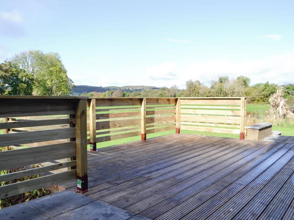 Decking | Swn Y Nant, Pontrhydfendigaid