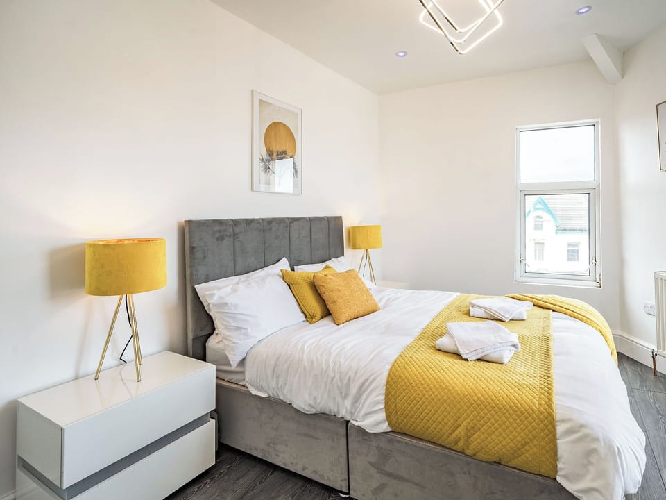 Double bedroom | Fylde Coast -Sea View Apartment Two - Fylde Coast, Blackpool