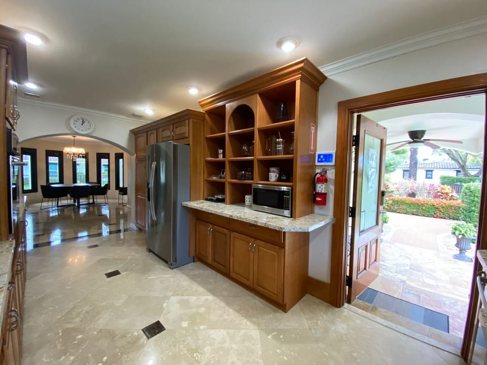 Kitchen (main entrance)