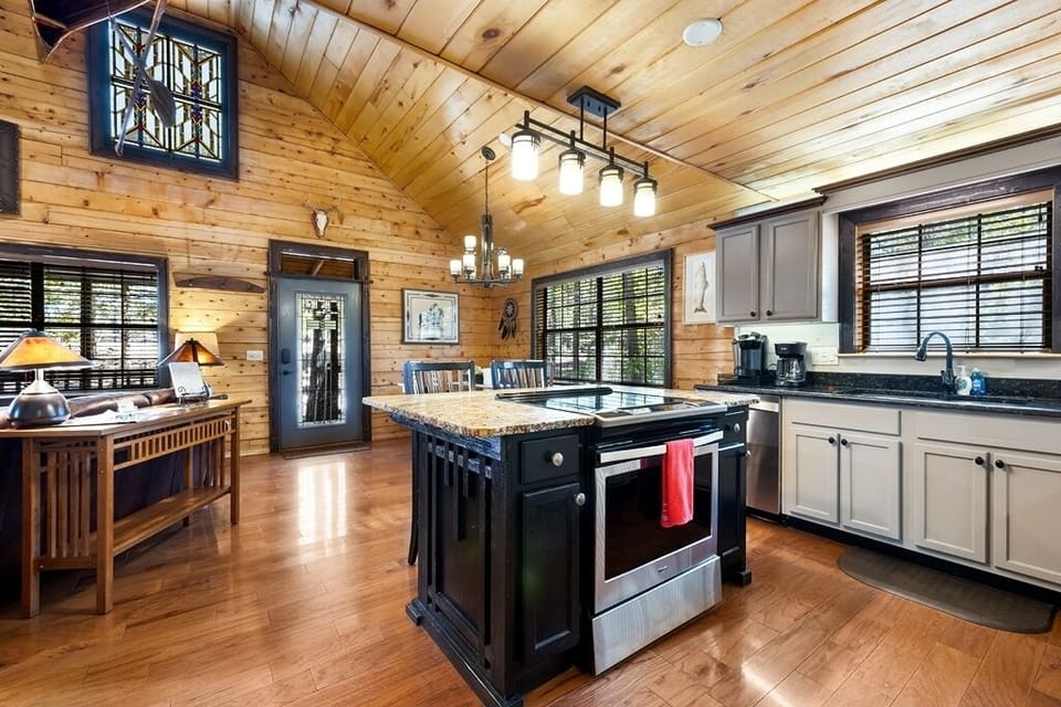 Kitchen cooktop island