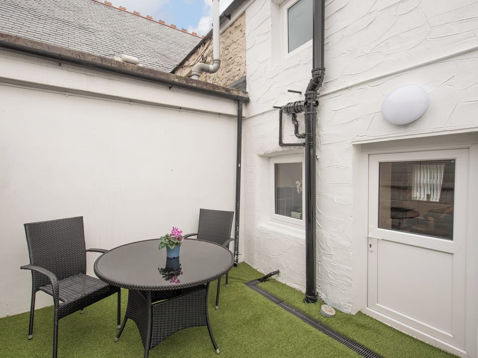 Outdoor area | Y Bwthyn, Llanrhystud