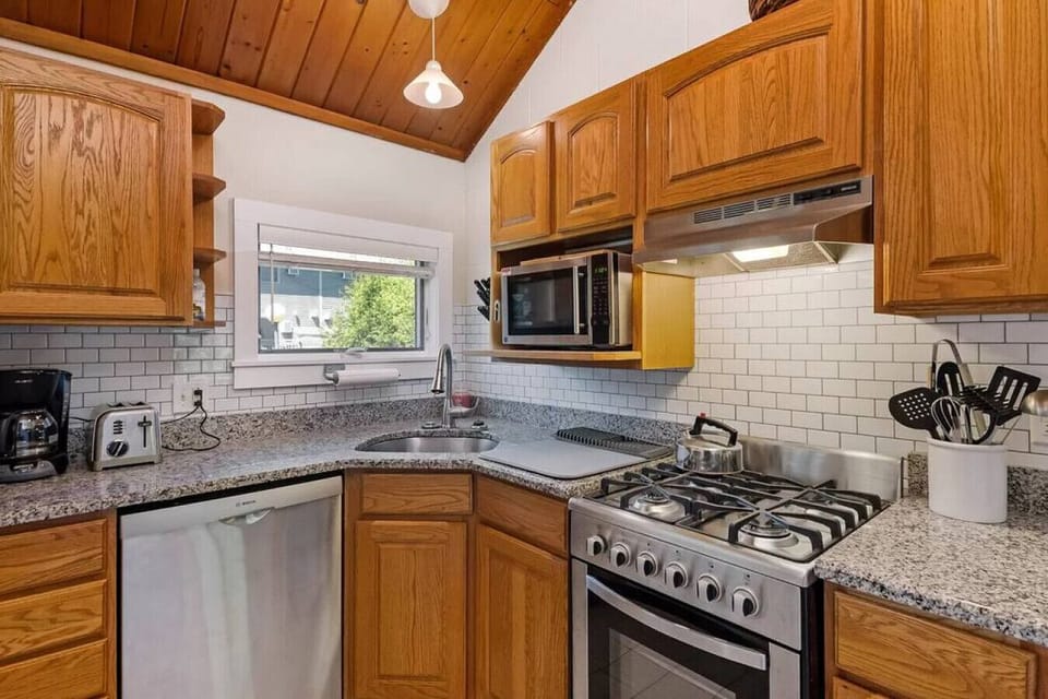 Additional angle of the kitchen