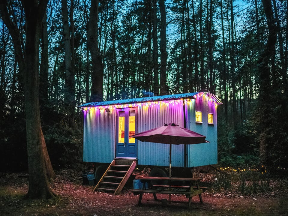 Outdoor area | Goosewing Hut - Rosslyn Glamping, Melton Constable