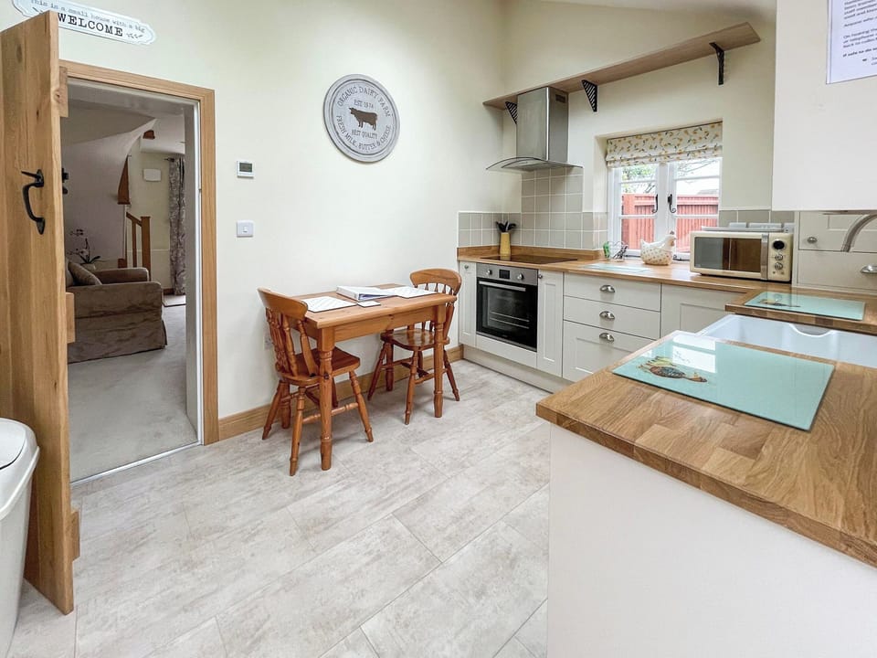 Kitchen/diner | Hambledon Cottage Holiday - The Old Pump House - Hambledon Cottage Holidays, Child Okeford, near Blandford Forum