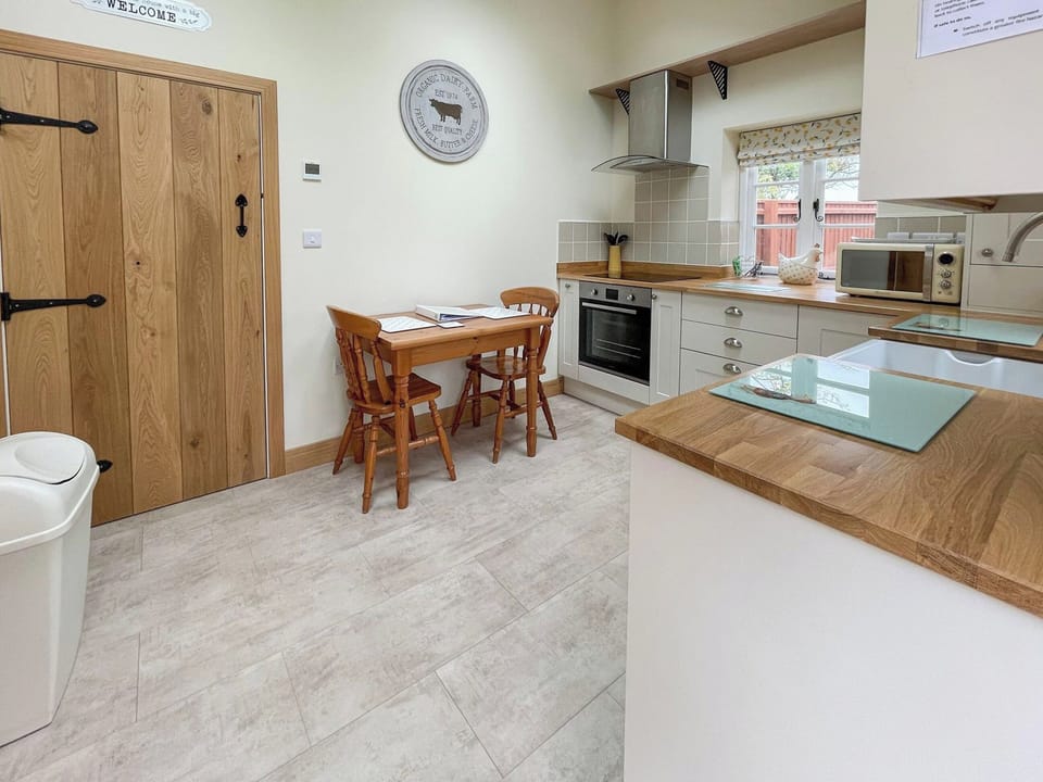 Kitchen/diner | Hambledon Cottage Holiday - The Old Pump House - Hambledon Cottage Holidays, Child Okeford, near Blandford Forum